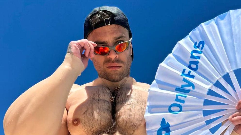 «Striscia la notizia». Fedez querela Staffelli per il Tapiro d'Oro: «Non è più satira, ma diffamazione»