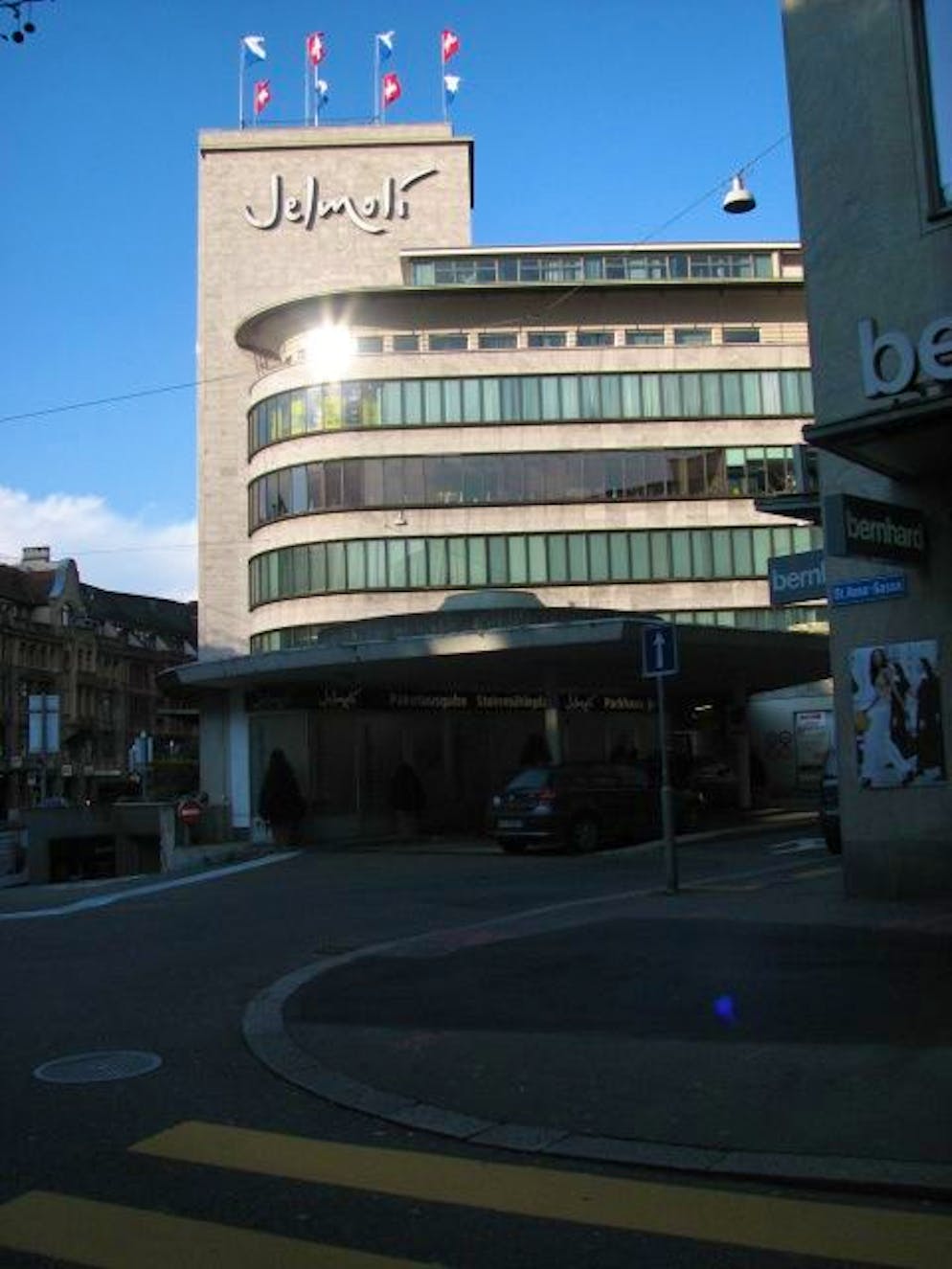 Das Jelmoli-Warenhaus in Zürich machte das Feilschen überflüssig - Gallery. Auch das Logo der Marke änderten sich im Laufe der Zeit. Hier ein Bild aus dem Jahr 2008.