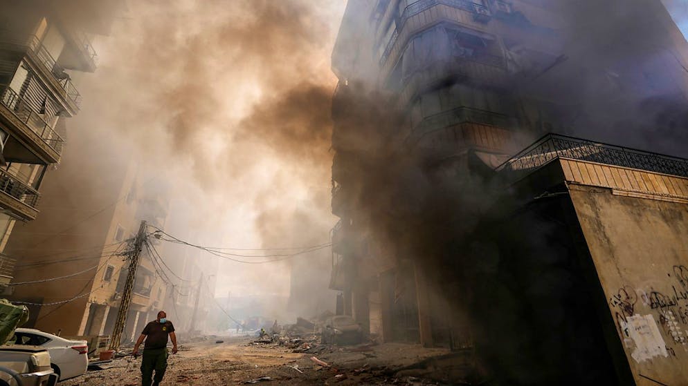 Rauch steigt vom Ort eines israelischen Luftangriffs in Dahiyeh, Beirut, Libanon, auf. Foto: Hassan Ammar/AP/dpa