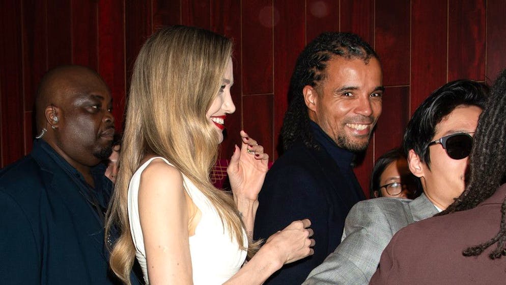 Gossip. Angelina Jolie ha ritrovato l'amore? Ecco chi sarebbe il nuovo compagno