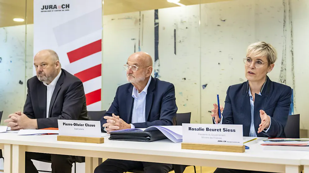 La ministre jurassienne des finances Rosalie Beuret Siess a dévoilé un budget 2025 qui accuse un déficit de 5,3 millions de francs. Des experts externes ont été mandatés pour analyser la situation financière du canton.