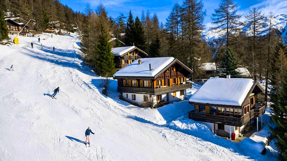 Snow-covered slopes are becoming rarer as a result of climate change. The World Ski Federation FIS and the World Meteorological Organization WMO want to make the population more aware of this. (archive picture)