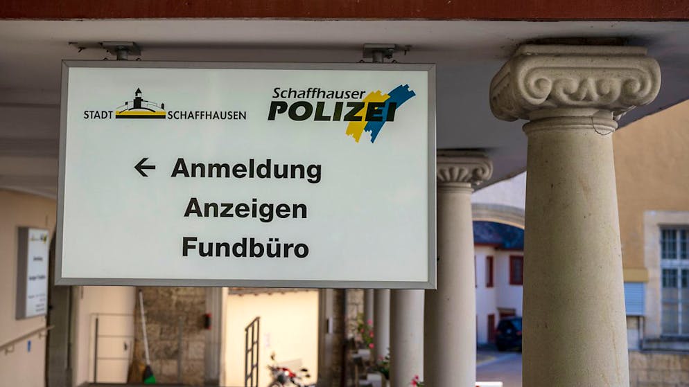 Die Schaffhauser Polizei stoppte am Mittwoch einen Lastwagenchaufeur. Beim Polen fielen der Alkohol- und der Drogentest positiv aus. (Symbolbild)