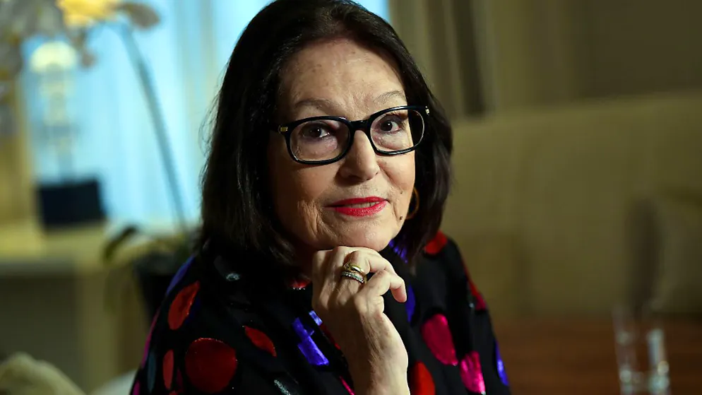 A près de 90 ans, Nana Mouskouri envisage de faire ses adieux à la scène.