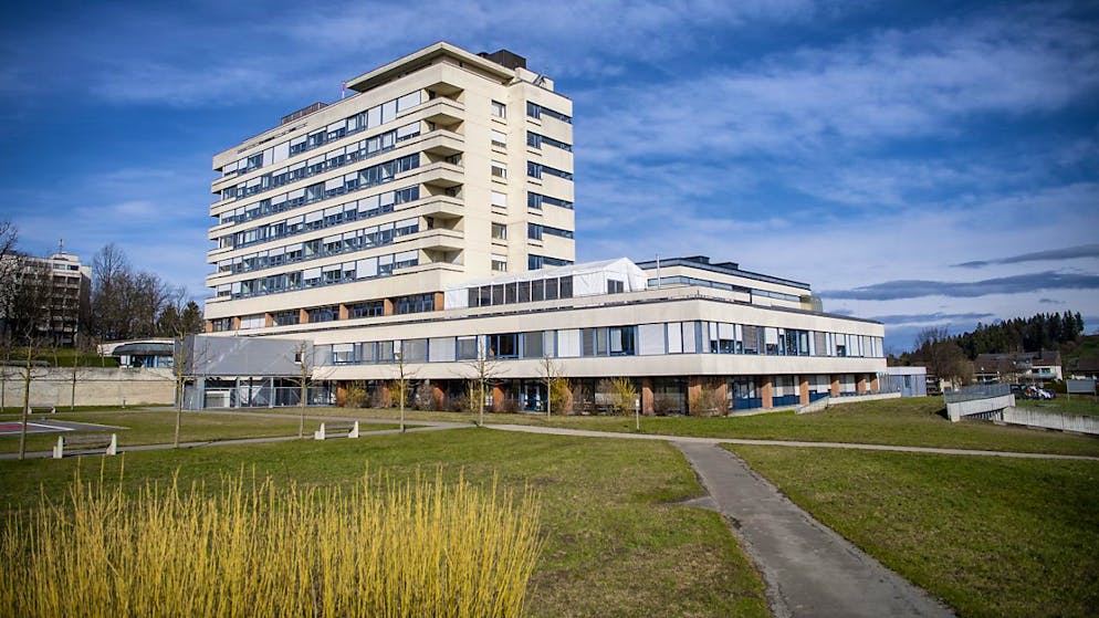 Die SVP Kanton Luzern zieht ihre Initiative zur Grundversorgung in den Spitälern zurück. (Archivbild)