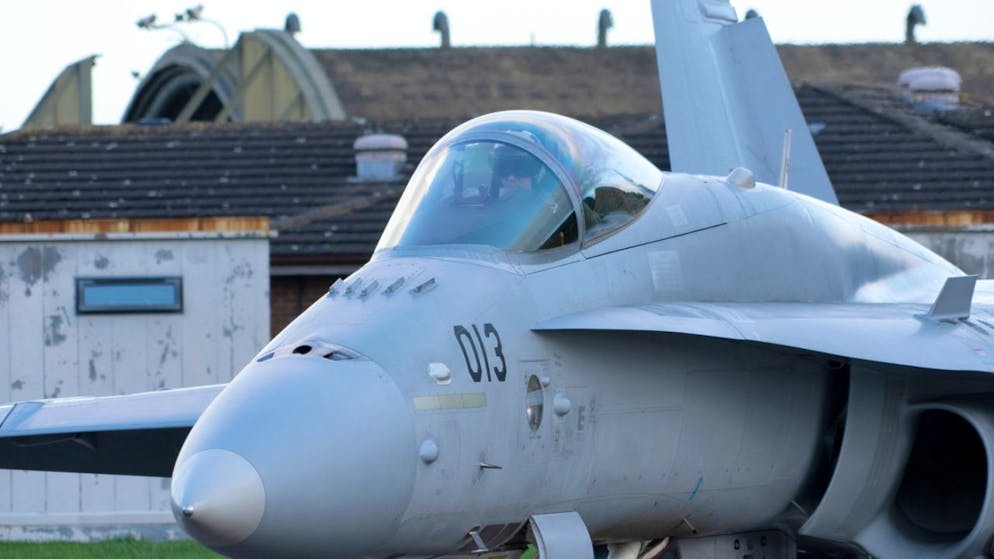 Oxygen supply causing problems. F/A-18 training stopped after only three days