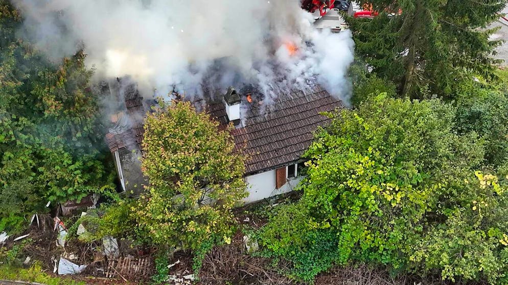 In Bronschhofen SG ist eine Liegenschaft in Brand geraten. Nach der Ursache wird noch gesucht.