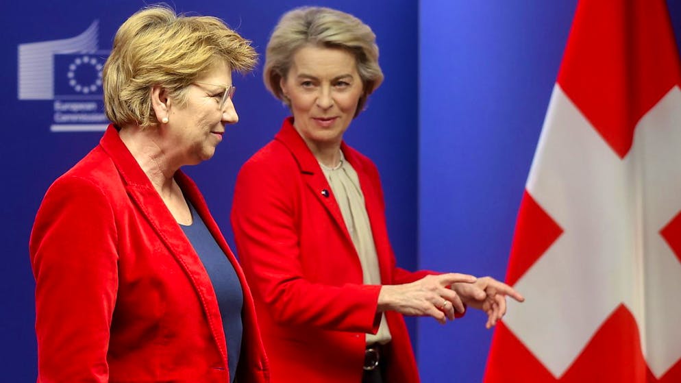 Persönlich herzlich, aber in der Sache hart: EU-Kommissionspräsidentin Ursula von der Leyen (Mitte) mit Bundespräsidentin Viola Amherd (links) in Brüssel. 