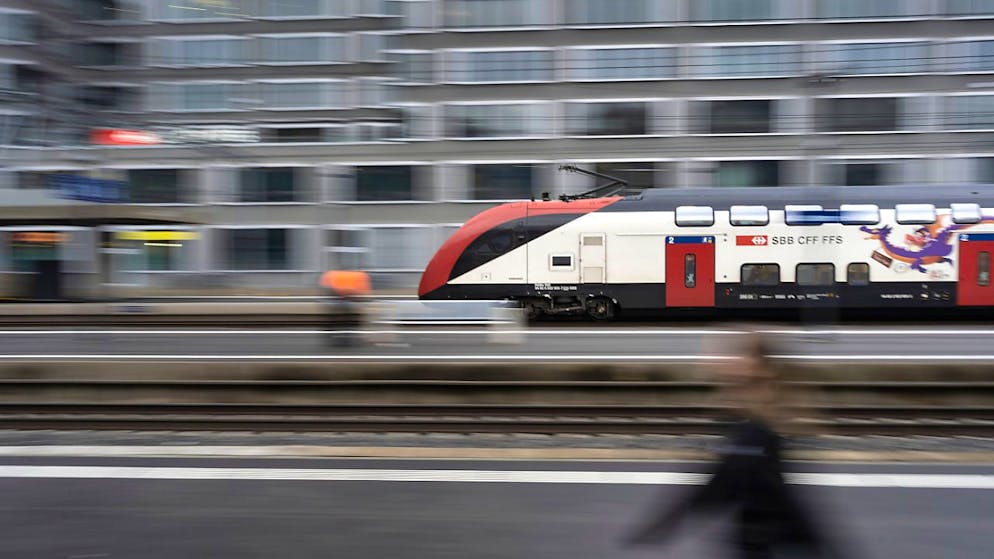 Im Raum Zürich kam es am Donnerstagmorgen zu Zugsausfällen, Verspätungen und Umleitungen: Die Strecke zwischen Glanzenberg und Dietikon ZH war teilweise unterbrochen. (Symbolbild).