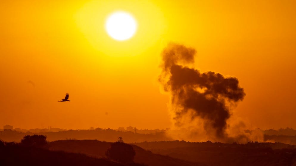 15. Oktober 2023: Rauch steigt über Beit Lahiya in Nordgaza auf. Es ist erst der Auftakt der andauernden israelischen Kampagne im Gazastreifen.