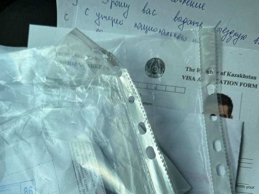 Für den Visumantrag sind Dutzende Dokumente notwendig.