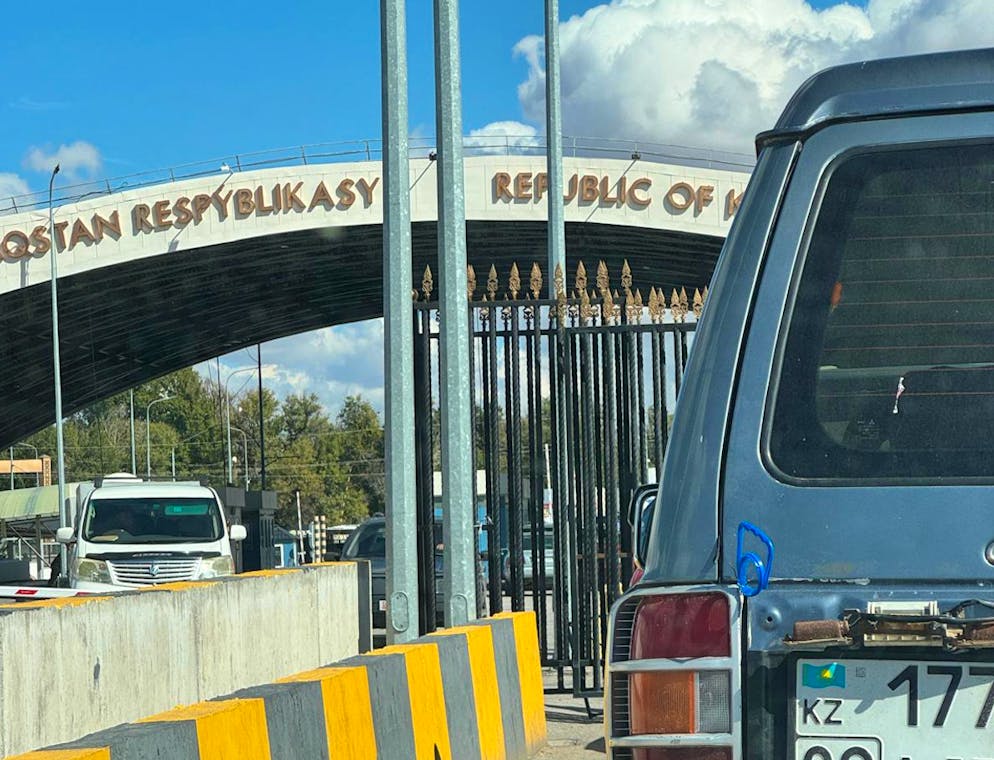 Dieses Bild entsteht kurz vor dem Passdiebstahl an der Grenze zwischen Kirgistan und Kasachstan. 