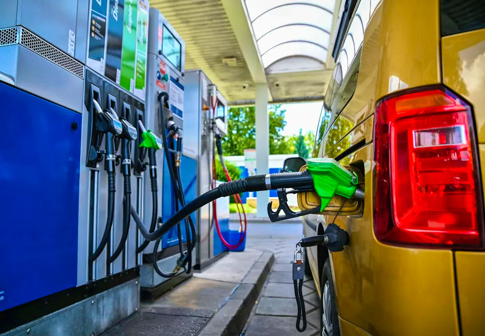 Petrol was last cheaper at the end of 2021. (archive image)