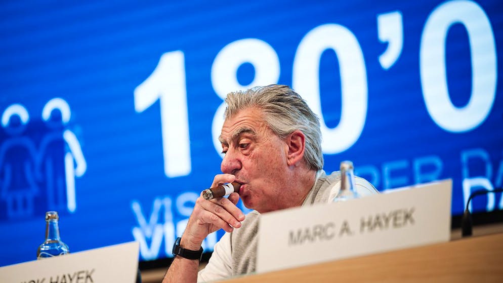 Il Ceo Nick Hayek è noto per essere un amante del sigaro.