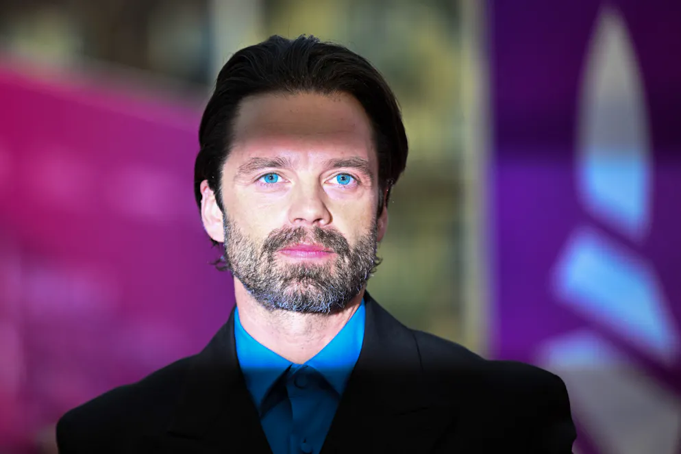 FILES) L'acteur américain Sebastian Stan, qui a joué dans le film concurrent 'A different man', pose alors qu'il assiste à la 50e édition du festival du film américain de Deauville, dans le nord de la France, le 9 septembre 2024. (Photo Lou BENOIST / AFP)