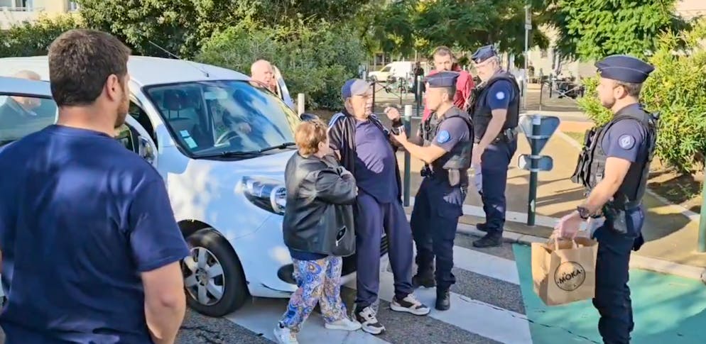 Chaos Korsika. Die Stimmung zwischen Touristen und Polizei ist angespannt. 