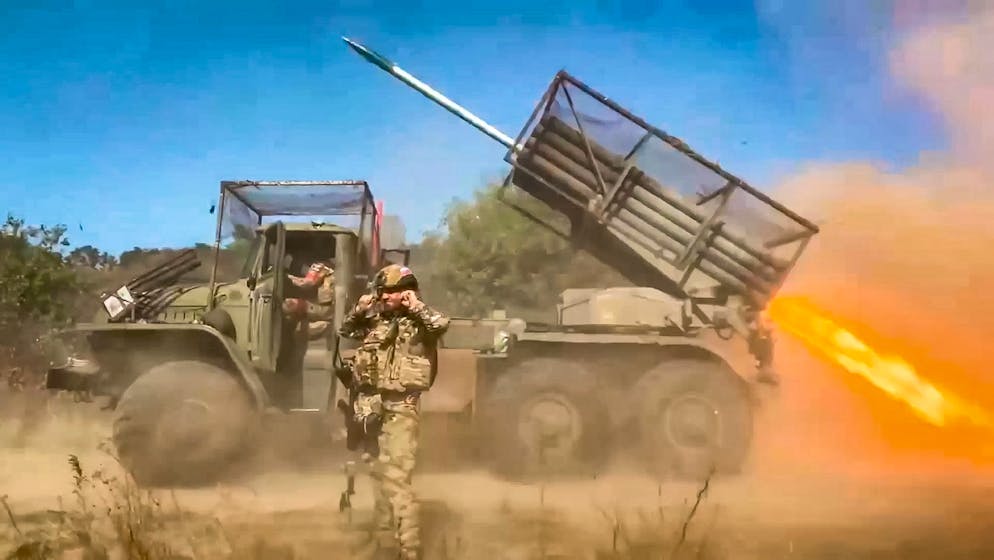 Russische Truppen rücken in der Ostukraine weiter vor, doch US-Experten sehen den Höhepunkt der Offensive bald überschritten. 