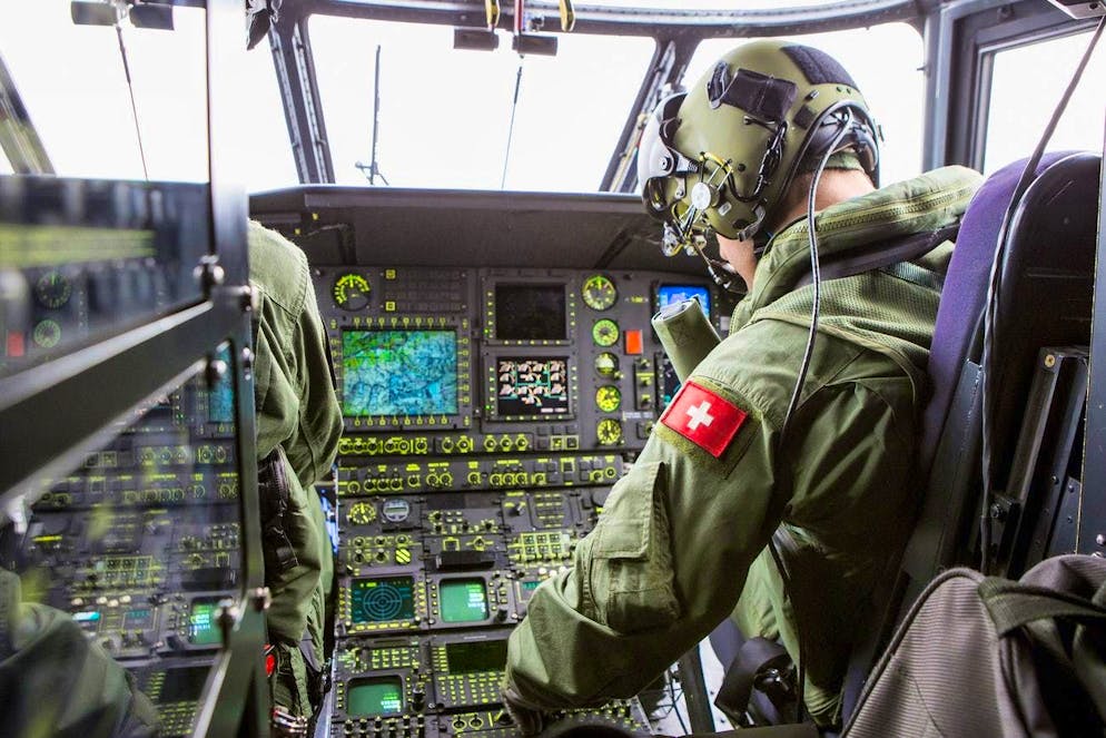 The pilot died in the crash of an F/A-18 fighter jet in the Susten area in 2016.