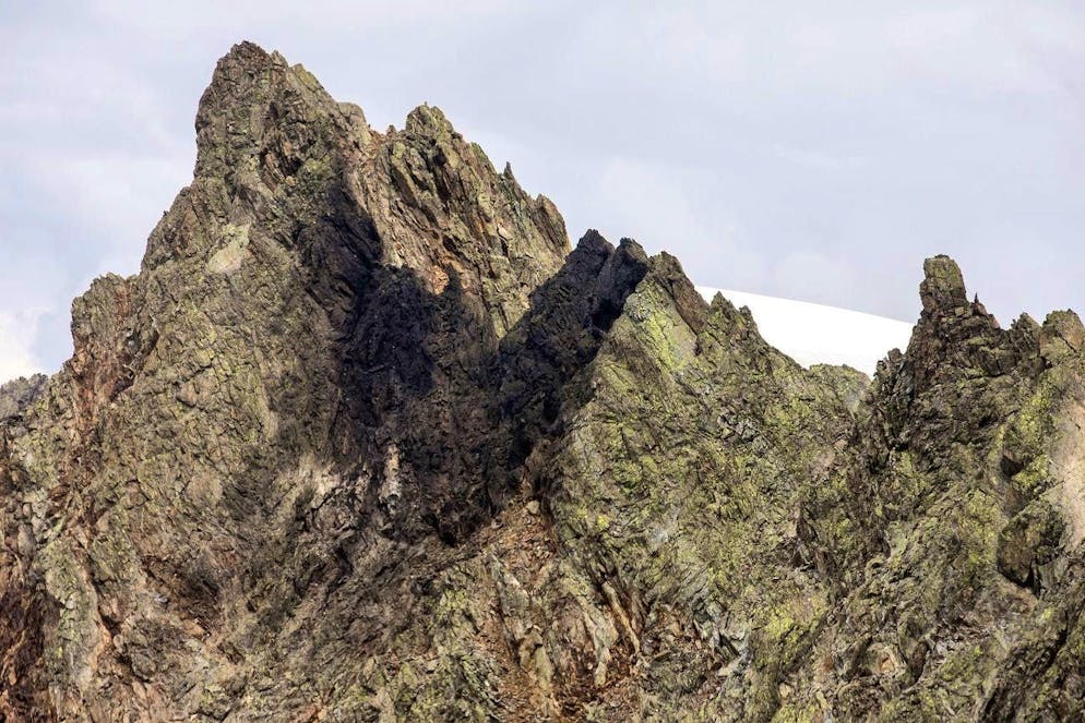 The accident site in the rocky area of the crashed F/A-18 on the Susten Pass, taken on Wednesday, August 31, 2016. The pilot died in the crash of an F/A-18 fighter jet in the Susten area.