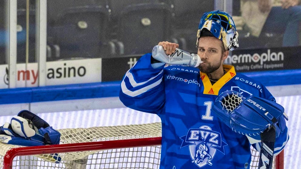 Lions and Tigers remain home powers - Gallery. Zug goalie Tim Wolf takes a well-deserved sip