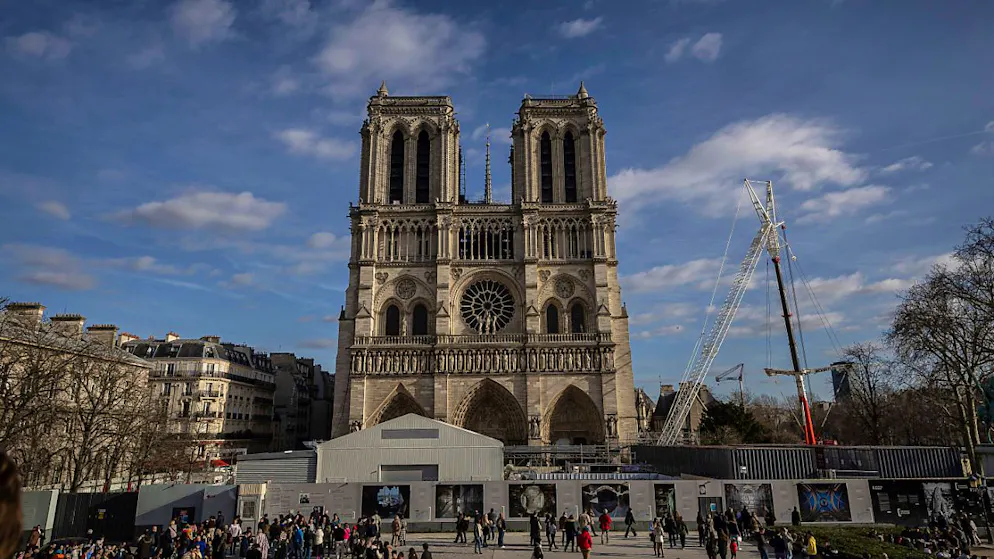 Notre-Dame de Paris a retrouvé samedi ses huit cloches, avec la pose de la dernière, la plus lourde, appelée Gabriel. La cathédrale doit rouvrir dans deux mois. (archives)