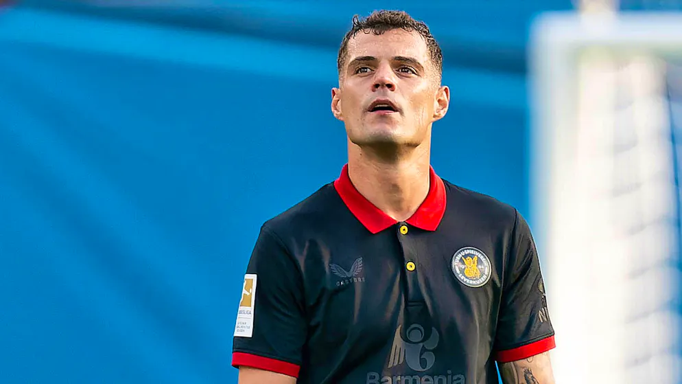 Bayer Leverkusen squander a 2-0 lead against Holstein Kiel.