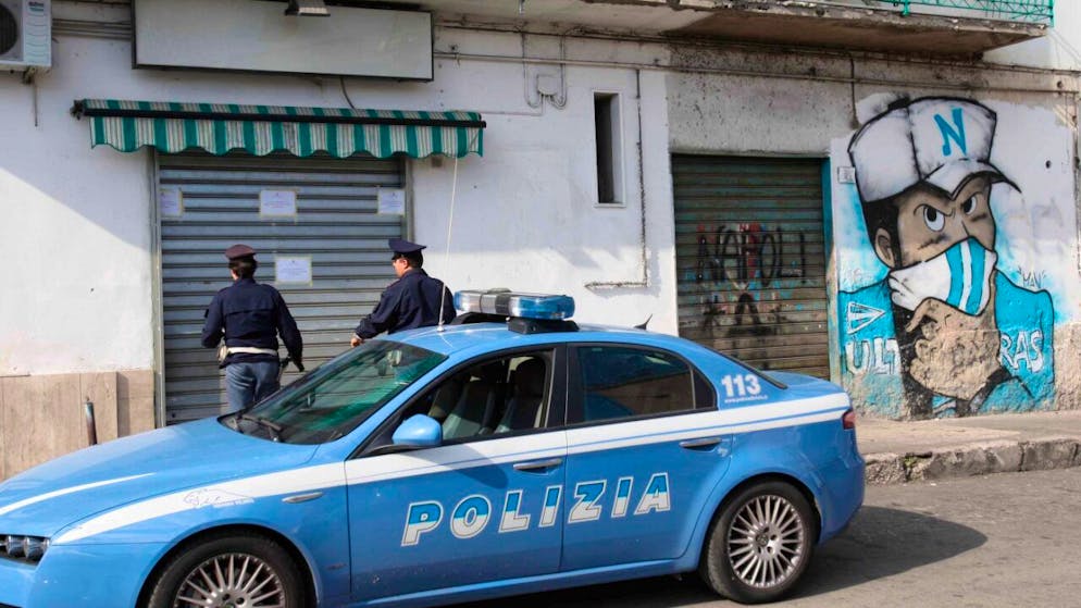 Der Mann wurde in der Nähe des Flughafens Capodichino in Neapel festgenommen. (Symbolbild)