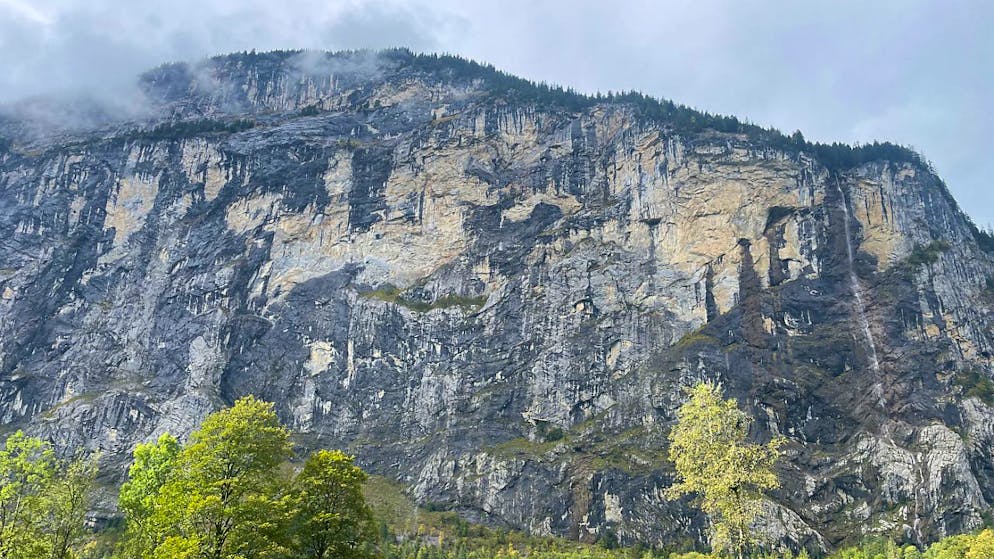 Der verunglückte Basejumper war von einer hohen Felswand bei Lauterbrunnen BE abgesprungen.