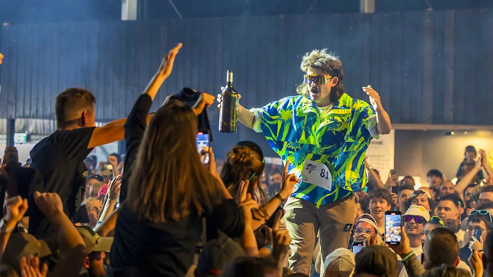 La Foire du Valais rassemble plus de 245'00 personnes - Gallery. La Foire du Valais s'est clôturée dimanche avec le défilé des candidats au championnat suisse de coupe mulet.