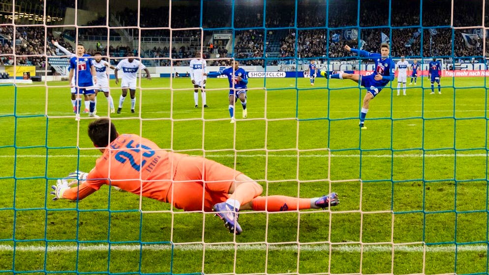 Schoss FCL-Stürmer mit schwachem Fuss?. Villiger bewirbt sich für den peinlichsten Elfmeter der Saison