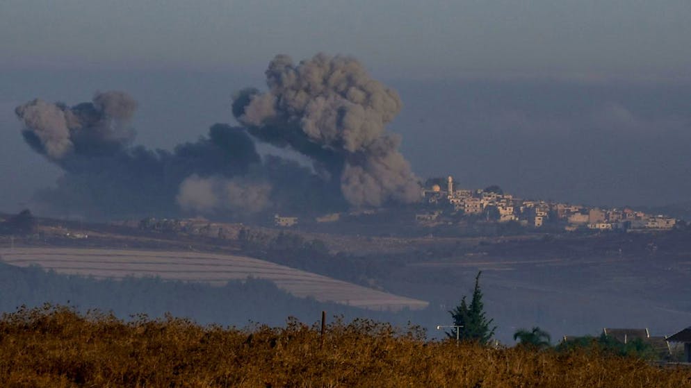 dpatopbilder - Rauch steigt nach israelischem Bombardement im Libanon auf. Foto: Baz Ratner/AP/dpa