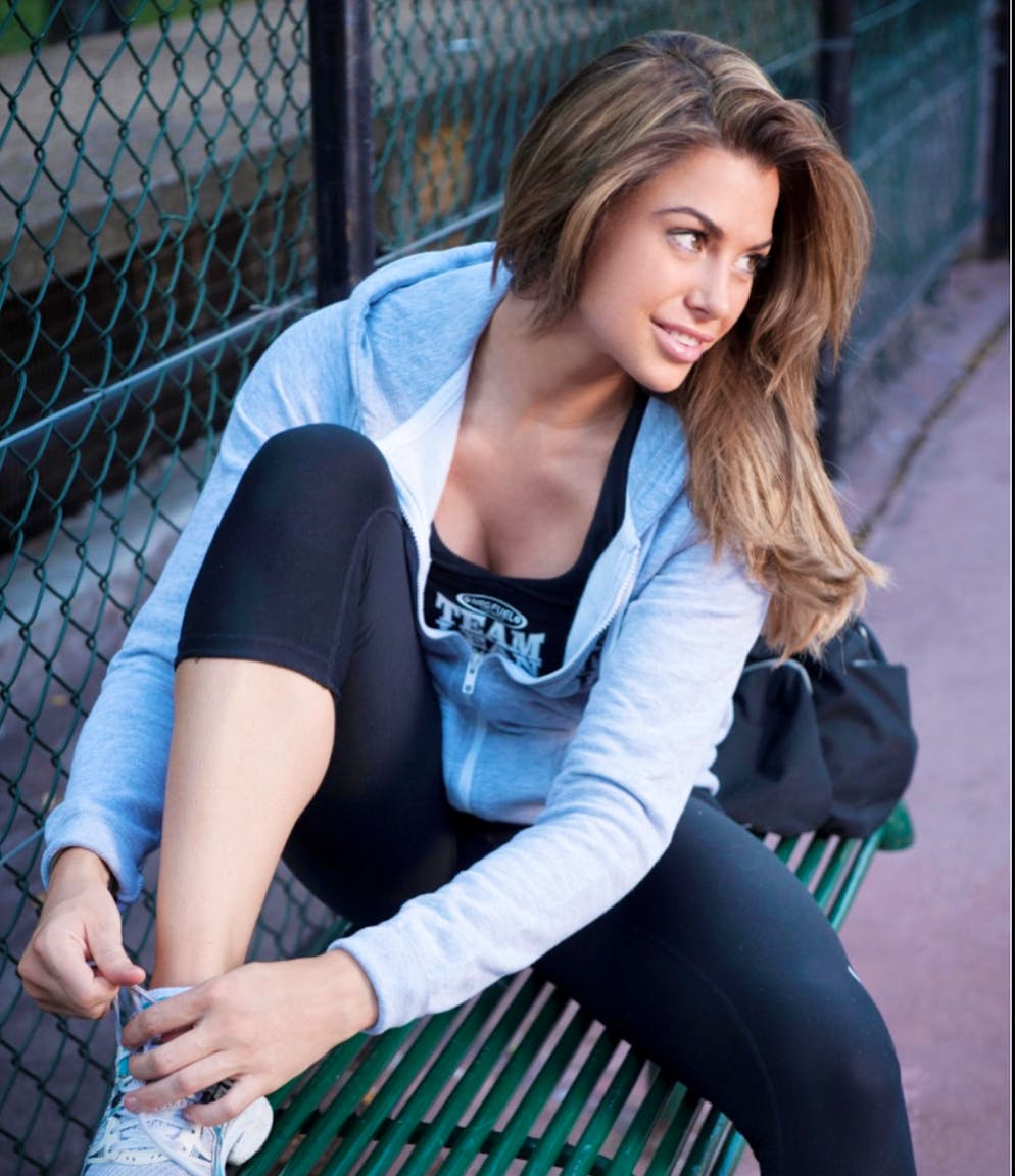 Louise Glover – Ex-Playmate lebt jetzt im Zelt. … Personal Coach und …