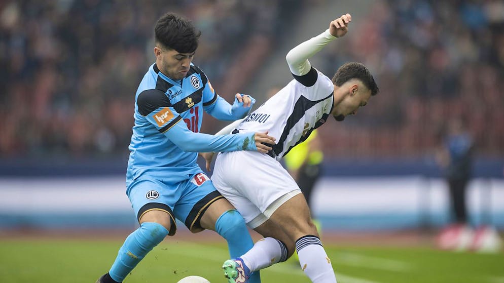 Luganos Ignacio Aliseda im Zweikampf mit Zürichs Bledian Krasniqi