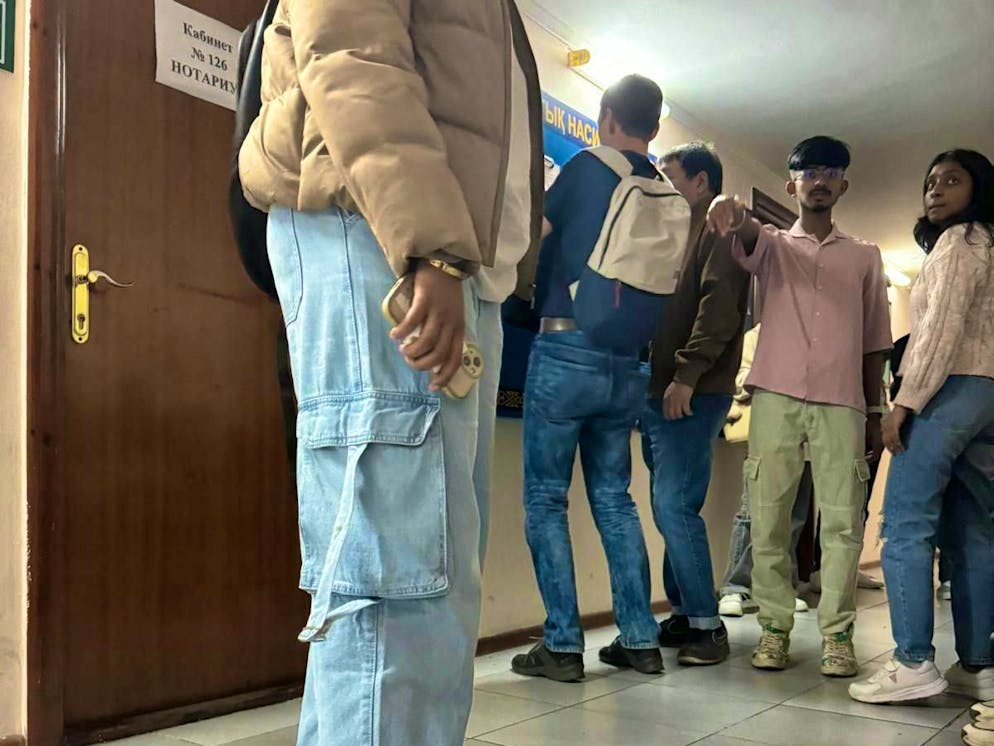 Dozens of people want to give their fingerprints - we push forward.