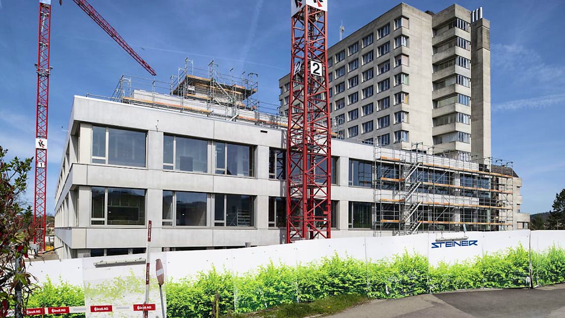 Massive mountain of debt Postfinance invests in bankrupt Zurich hospital 25 million gone