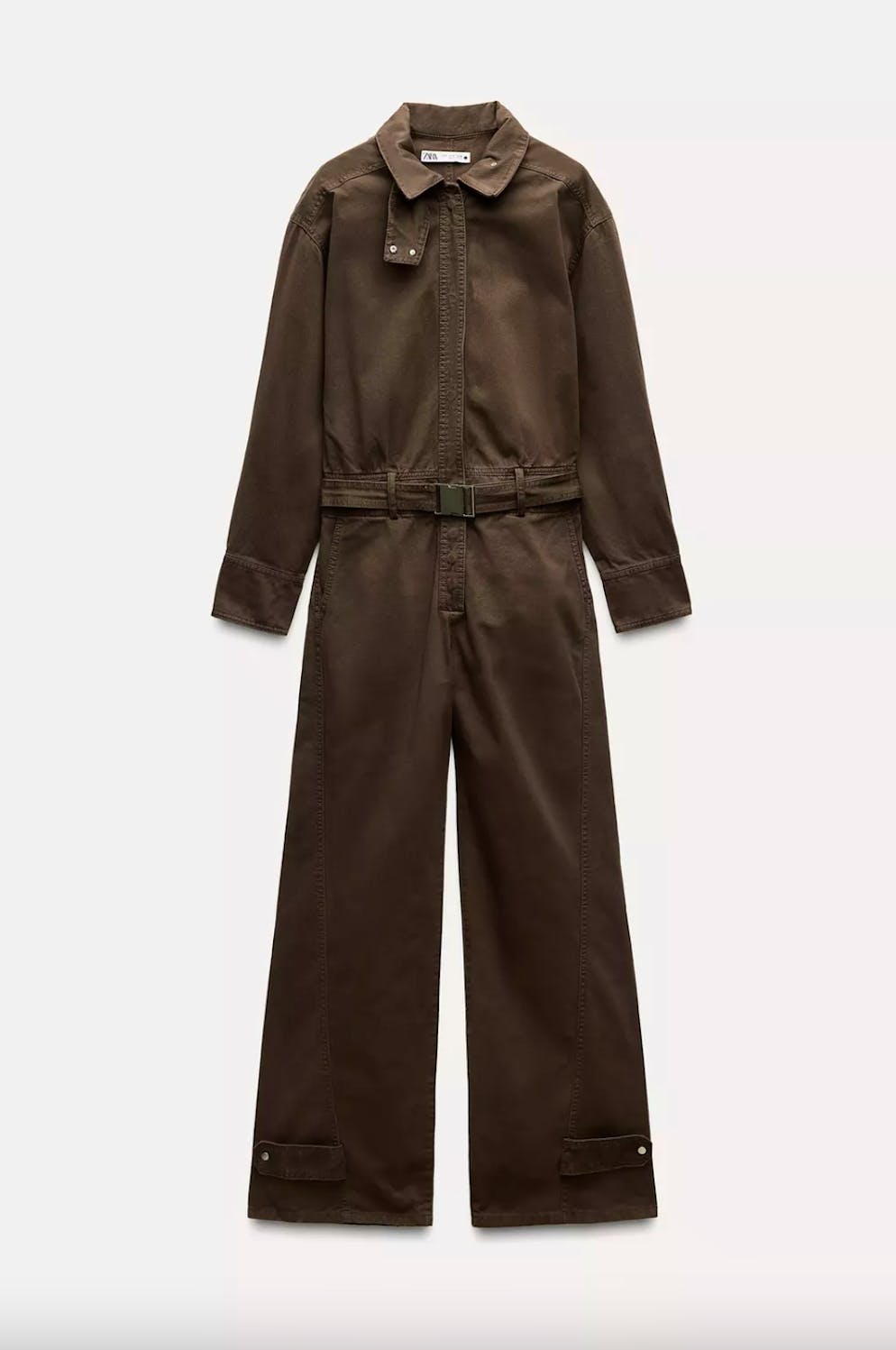 Trend-Alarm 1: Schokoladenbraun und Bordeauxrot. Langer Overall mit Gürtel von Zara für 129 Franken. 