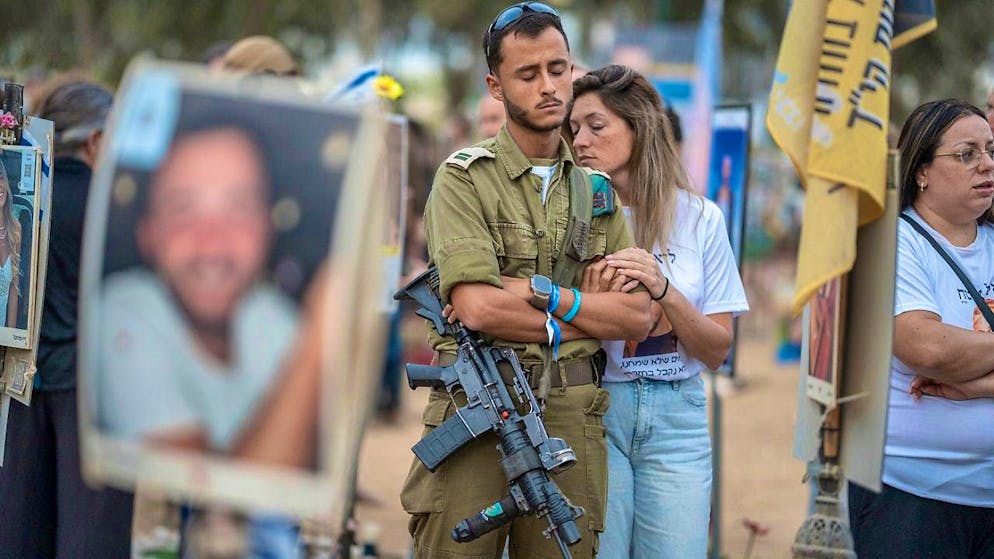 dpatopbilder - Relatives and friends mourn on the grounds of the Nova Festival on the first anniversary of the Hamas attack on Israel. Photo: Ilia yefimovich/dpa