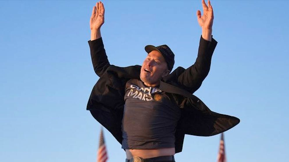 Surexcité à son meeting. «Même Trump trouve qu'Elon Musk est bizarre»