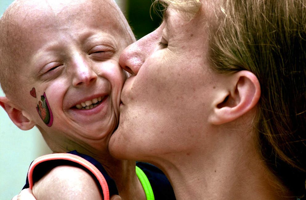 Sammy (l.) zusammen mit seiner Mutter im Jahr 2002.