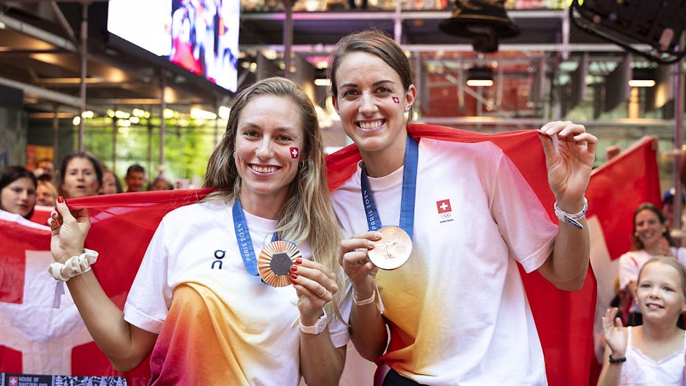 Nina Brunner (links) legt eine Pause ein, Tanja Brunner macht weiter