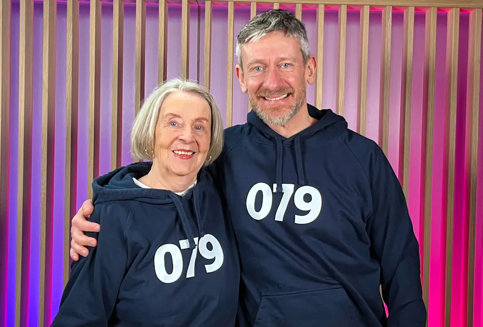 Vreni Brun (85 ans) utilise les médias numériques au quotidien. En collaboration avec Marcel Curien, formateur et expert en médias, elle donne des conseils aux seniors.