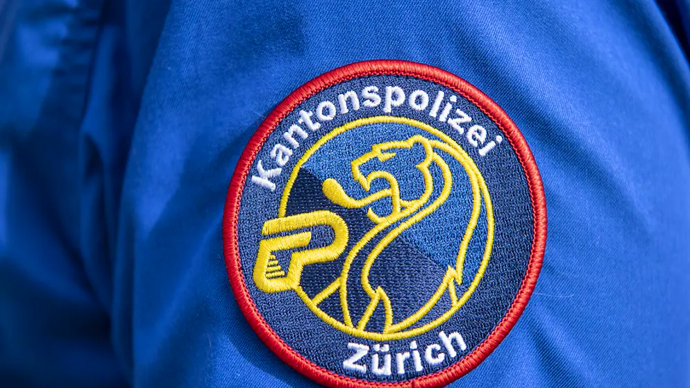 La polizia di Zurigo aveva ricevuto nel pomeriggio di ieri la segnalazione che una donna con gravi ferite da taglio giaceva davanti a una casa a Bülach (ZH) (foto simbolica)