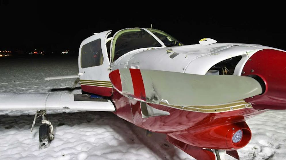 Eines der notgelandeten Flugzeuge nach dem Crash über Ballwil LU. 