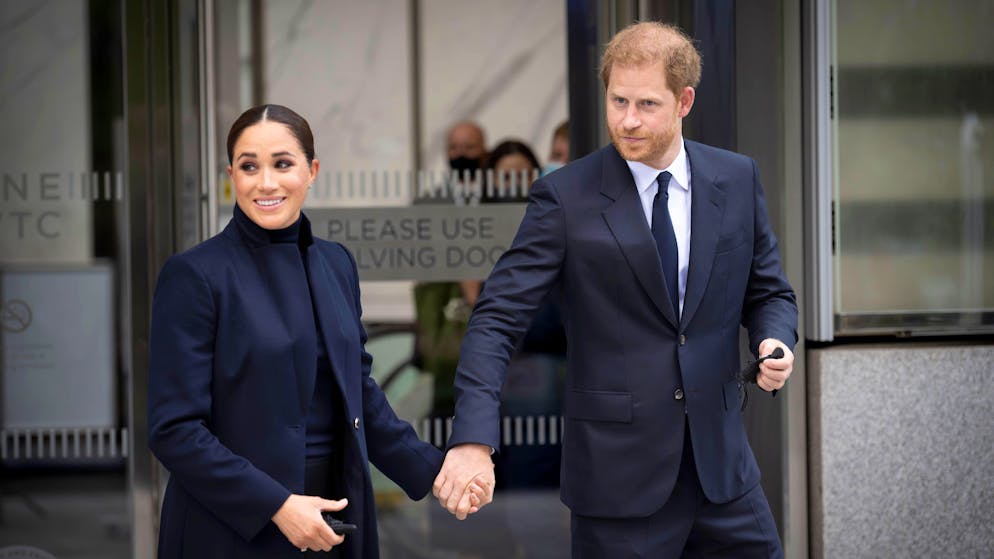 Schon seit einigen Monaten trennen sich die Wege der Sussexes immer häufiger. Zumindest in der Öffentlichkeit. Jetzt hat ein Freund erklärt, was der Hintergrund dieser neuen PR-Strategie ist. 