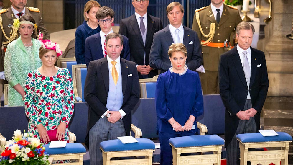 La récente nomination du grand-duc héritier Guillaume (deuxième en partant de la gauche) au poste de gouverneur a été la première étape sur la voie de la succession au trône du Luxembourg. La date exacte de l'abdication du grand-duc Henri (tout à droite) est connue depuis longtemps en interne.