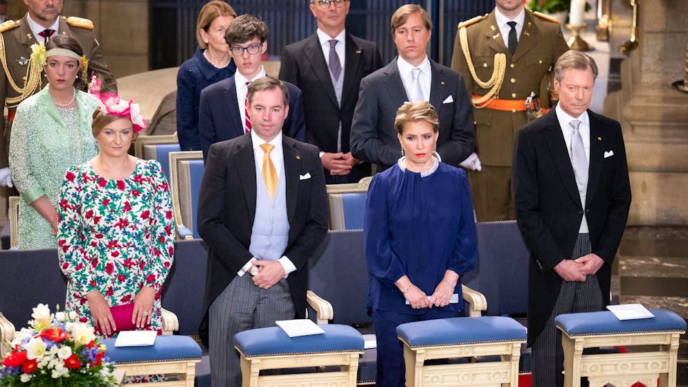 Die kürzliche Ernennung von Erbgrossherzog Guillaume (zweiter von links) zum Statthalter war der erste Schritt auf dem Weg zum Thronwechsel in Luxemburg. Wann Grossherzog Henri (ganz rechts) genau abdanken wird, steht intern längst fest.
