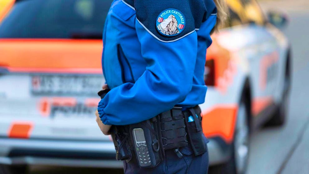 According to the Valais cantonal police, there was a car chase near Vionnaz on Monday evening. (symbolic image)