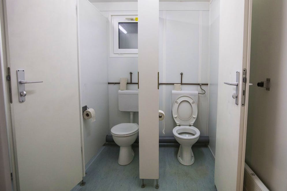 Wer beim Uhrenhersteller aufs WC muss, hat auszustempeln. (Symbolbild)