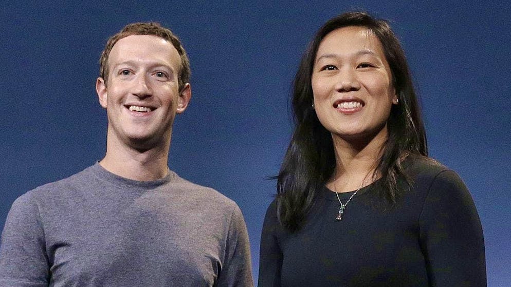 Mark Zuckerberg has given his wife Priscilla Chan a special gift: he had a Porsche Cayenne converted into a minivan.
