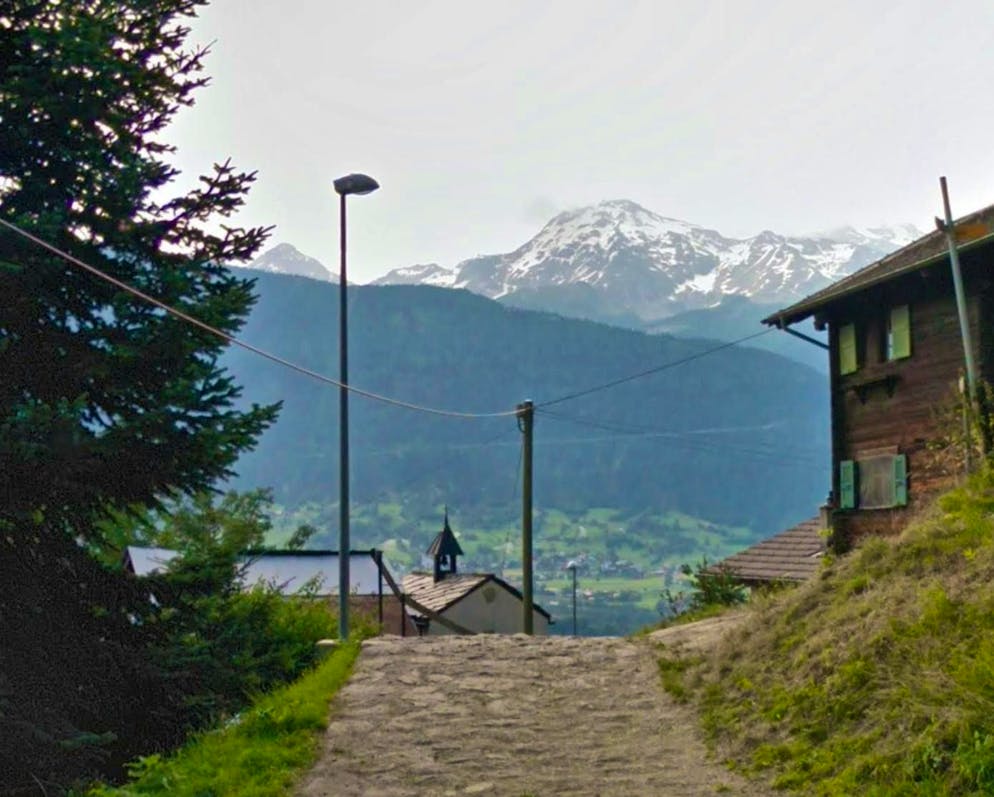 Dans le hameau valaisan Unner Moos près de Naters, un conflit de voisinage de longue date ne trouve pas de fin.